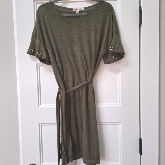 H&R T-Shirt Dress - Picture 5 of 12